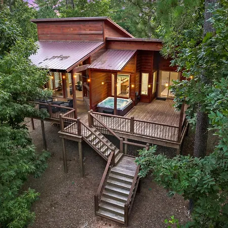 Cabin Retreat With Spa Fire Pit & Games - Sleeps 4